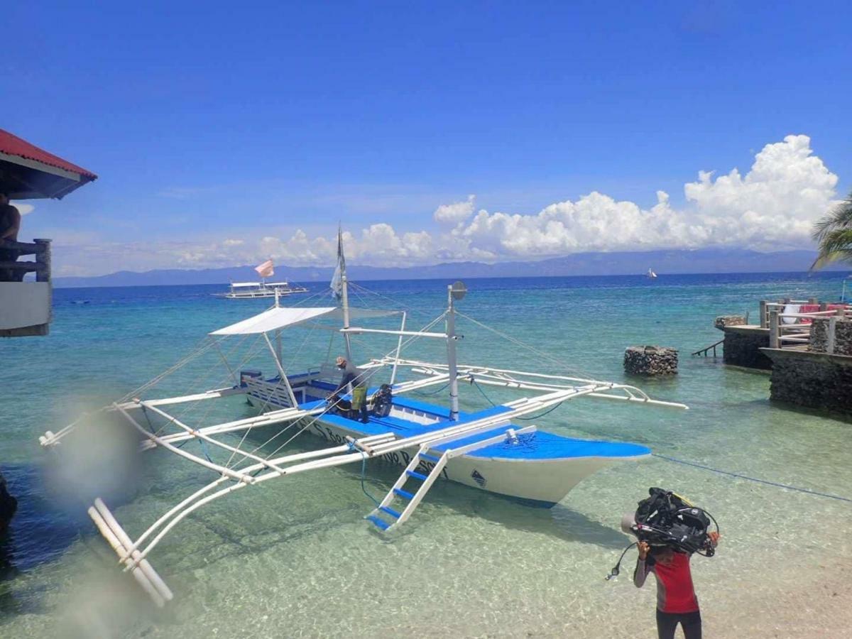 Love'S Beach & Dive Resort Моалбоал Экстерьер фото